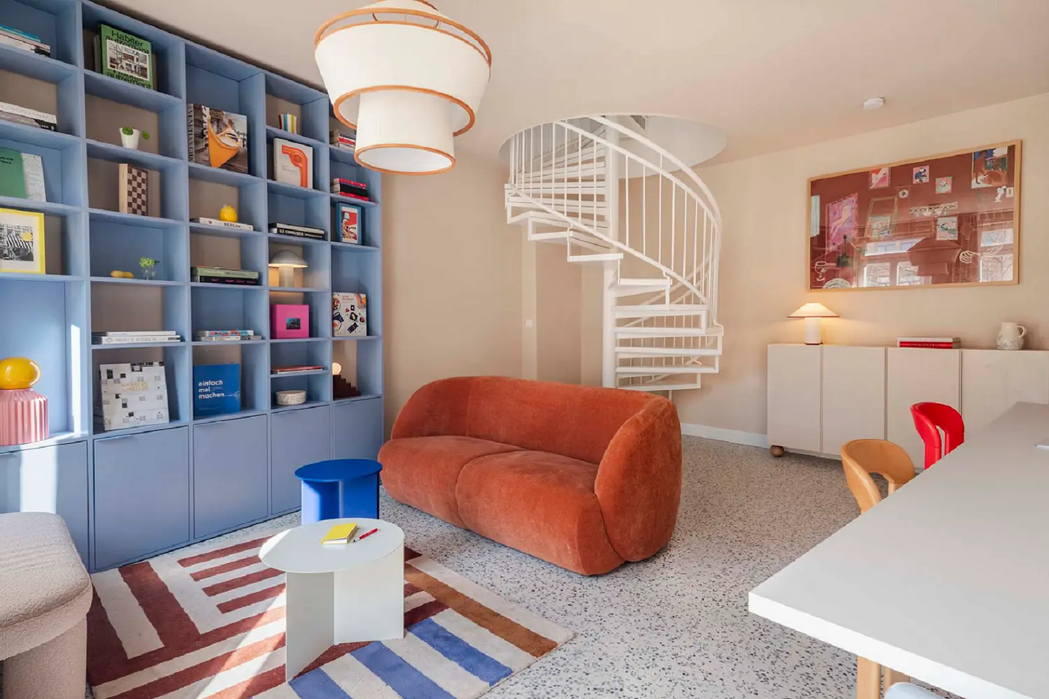 Pokój dziecka lub młodzieżowy, z żywymi kolorami i ciekawym stylem od Marazzi